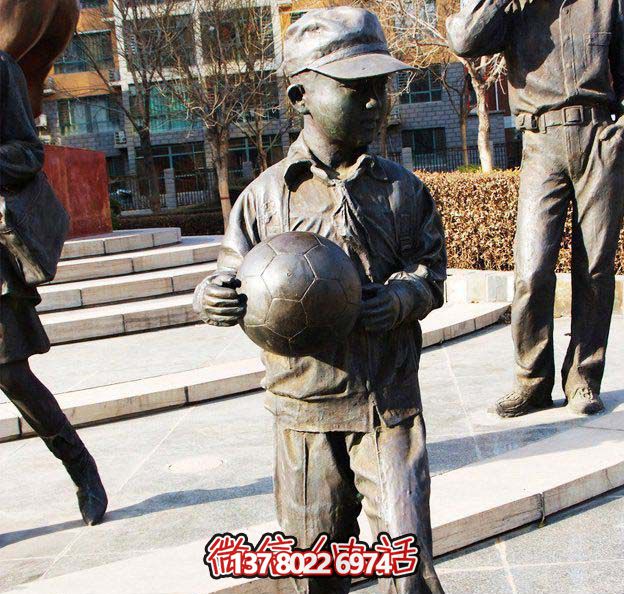 鑄銅雕塑，點綴小學(xué)廣場，傳遞小學(xué)生足球精神
