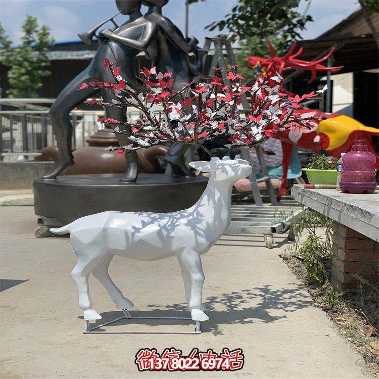 不銹鋼梅花鹿雕塑，點綴校園景觀