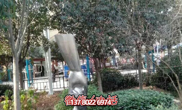 不銹鋼兒童雕塑——讓孩子們在學校里拉大手，拋光小手