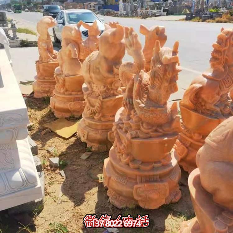 紅晚霞景區，十二生肖雕塑之旅