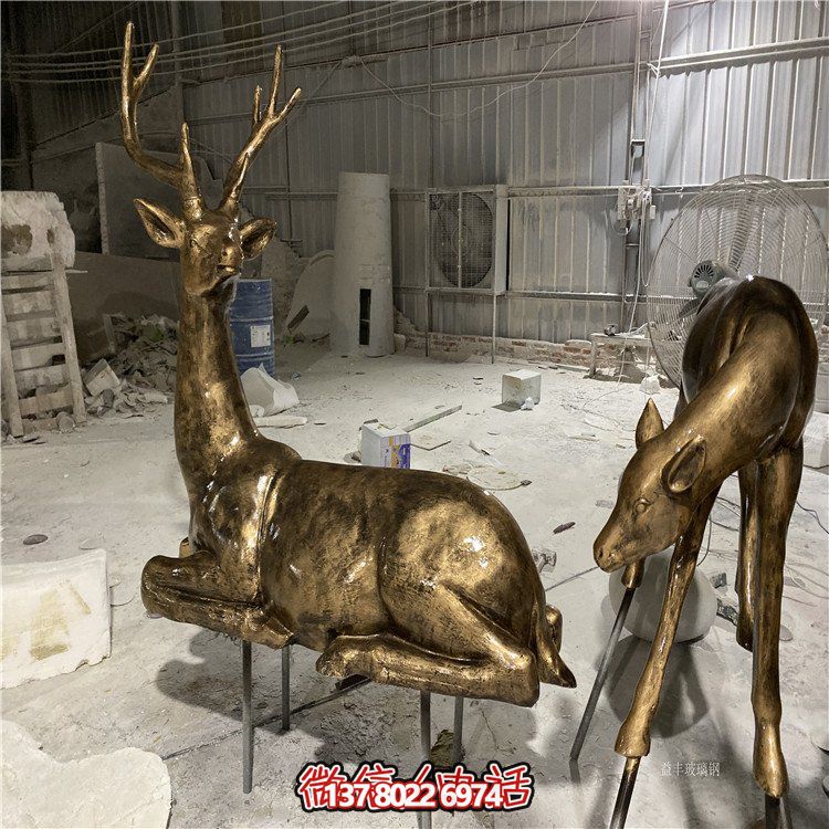 玻璃鋼仿銅小鹿擺件，戶外草坪動物模型