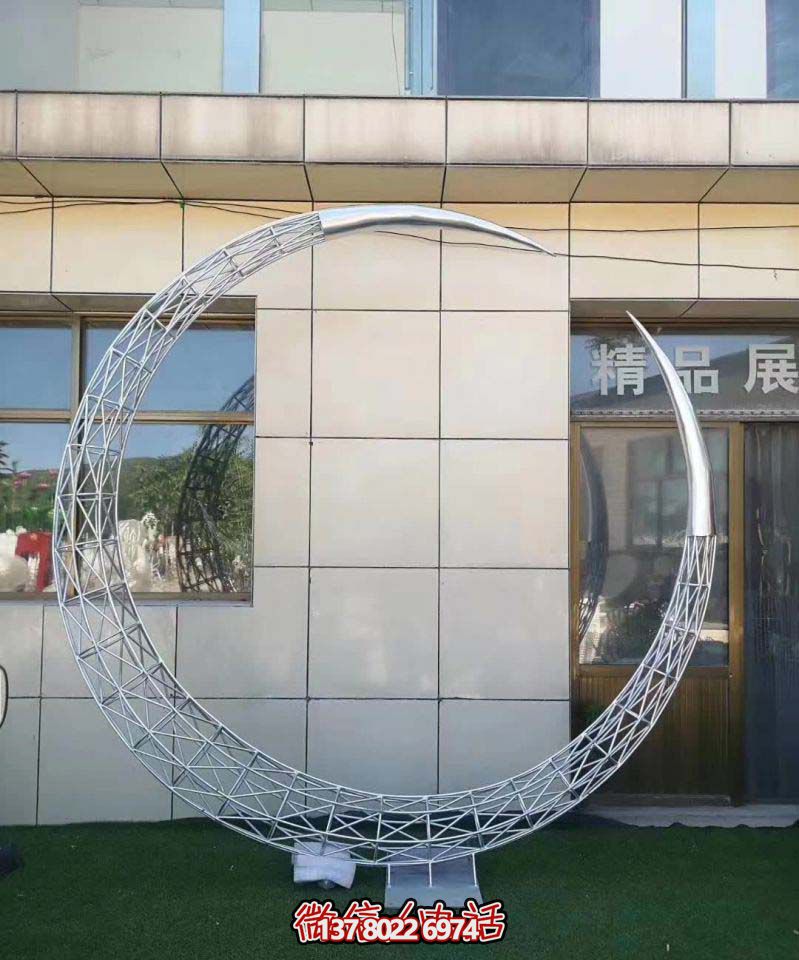 精致月亮雕塑，為您的別墅庭院增添美感