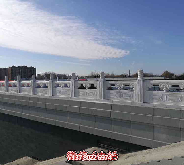 精美石雕橋欄桿，藝術美學完美結合