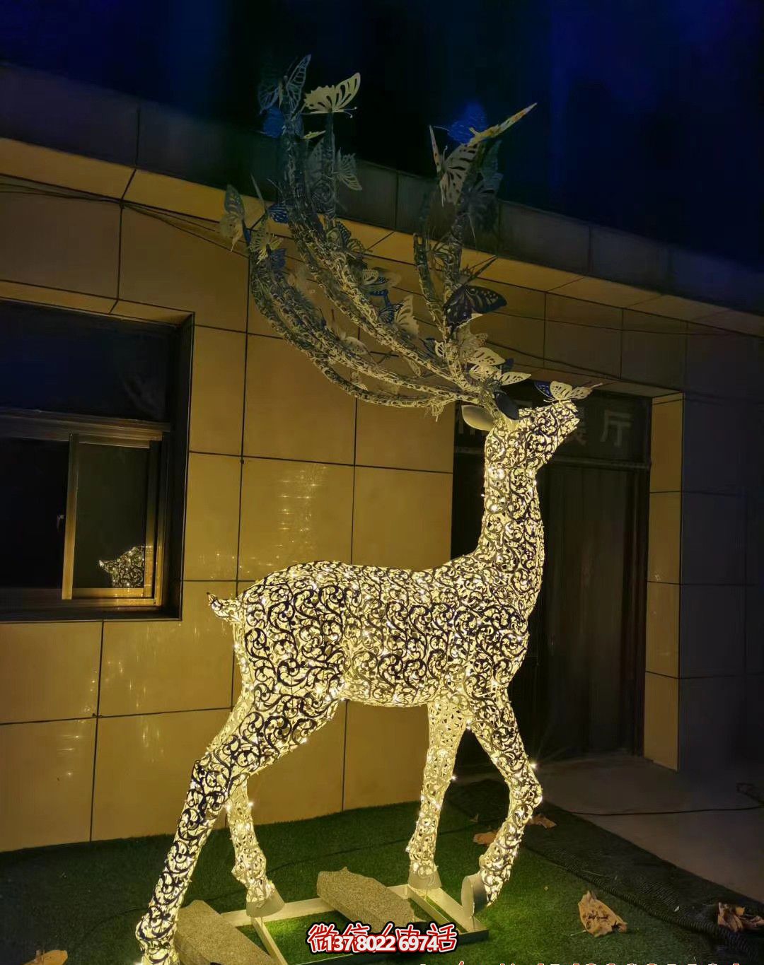 精美不銹鋼梅花鹿雕塑照明裝置，點綴廣場之美