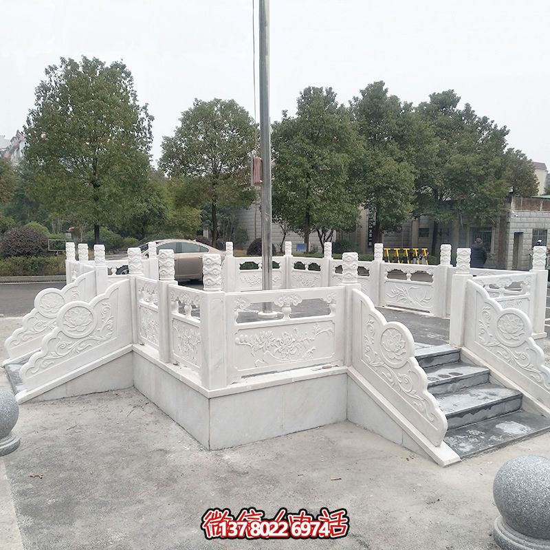 升旗臺石雕——精雕細(xì)琢,點(diǎn)綴校園風(fēng)采 升旗臺石雕——精雕細(xì)琢,點(diǎn)綴校園風(fēng)采