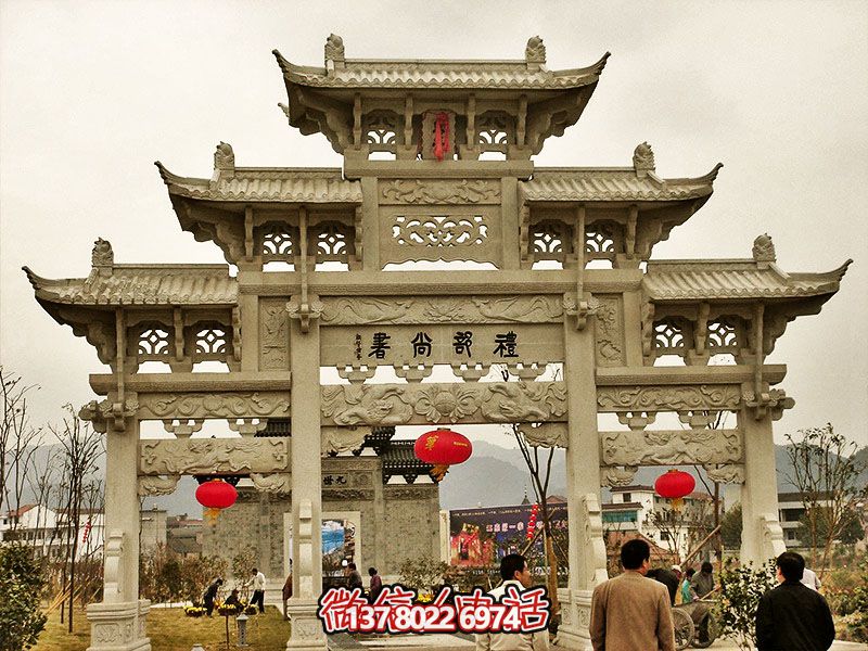 鏤空三門牌坊，點(diǎn)綴城市廣場(chǎng)