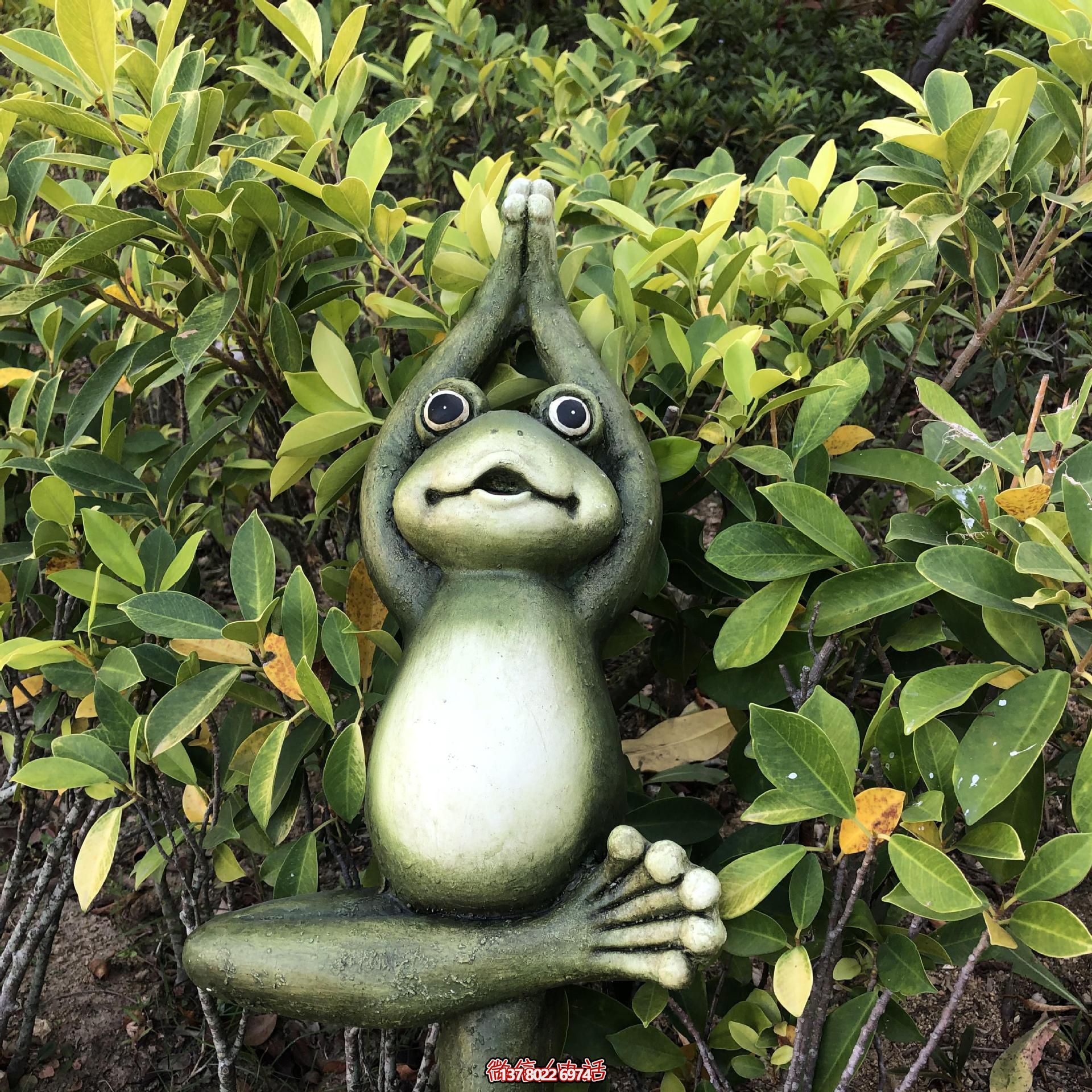 景區(qū)玻璃鋼個(gè)性青蛙雕塑