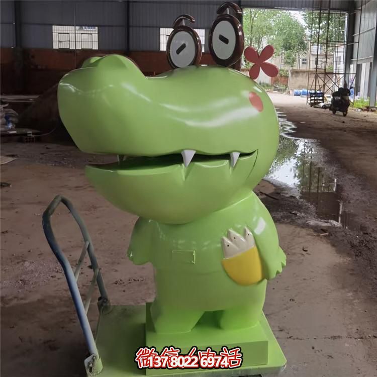 商場(chǎng)美陳裝飾品擺件玻璃鋼卡通鱷魚