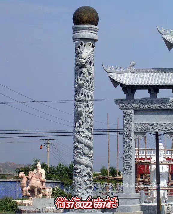 龍形浮雕的學院廣場擺放龍柱雕塑 龍形浮雕的學院廣場擺放龍柱雕塑